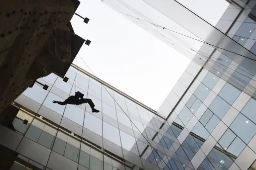 Wu Yongning était un "rooftopper" célèbre en Chine (illustration).