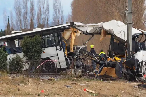 Quinze autres collégiens, âgés de 11 à 17 ans, ont été blessés dans l'accident survenu jeudi après-midi.