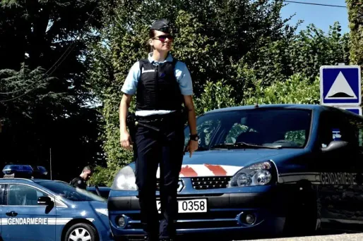 L'auteur des coups de feu a été découvert mort sur un chemin forestier par la gendarmerie.