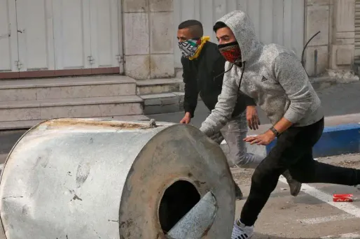 Des manifestants palestiniens à Hébron, en Cisjordanie.