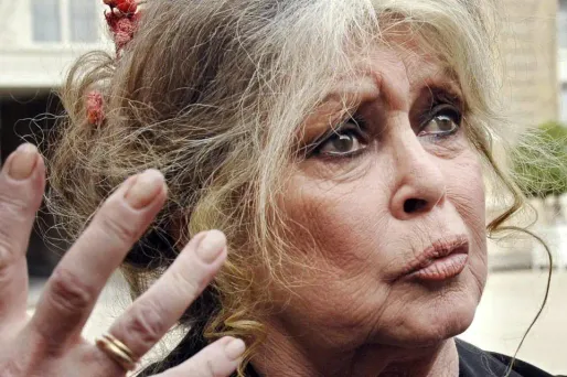 L'actrice dénonce l'inaction d'Emmanuel Macron envers la protection des animaux en France.