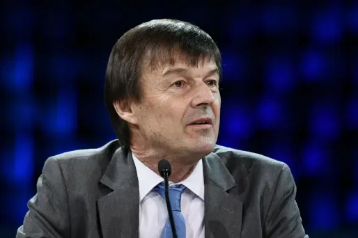 Les neuf véhicules de Nicolas Hulot ont provoqué de nombreuses réactions.