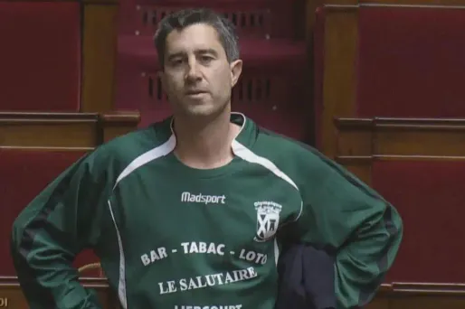 L'élu Insoumis de la Somme avait arboré le 7 décembre dans l'hémicycle le maillot vert de l'Olympique Eaucourt.