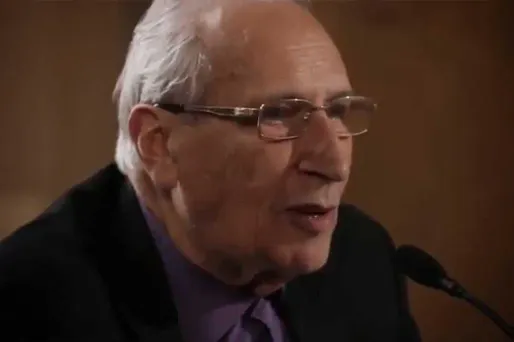 Pierre Debauche, capture d'écran YouTube, 1280