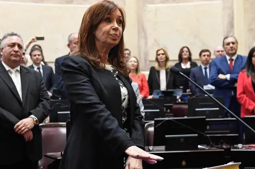 L'ancienne présidente (2007-2015) est poursuivie pour "trahison".