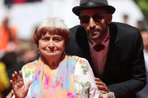 "Visages, Villages" a été co-réalisé par Agnès Varda et l'artiste JR.
