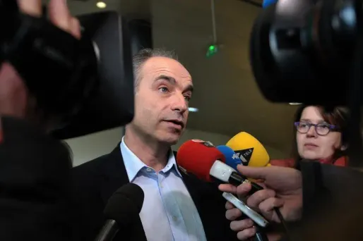 Copé tacle Sarkozy sur son appropriation de la loi anti-burqa