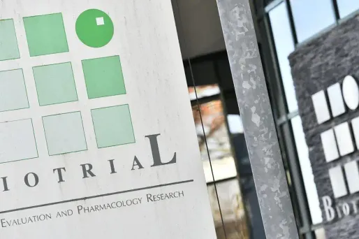 Le laboratoire Biotrial n'aura pas manqué à la réglementation lors de l'essai thérapeutique qui a viré au drame, à Rennes.