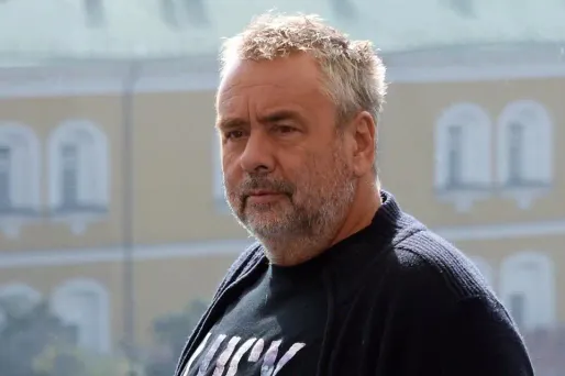 Laurent Fabius a-t-il aidé Luc Besson à s'exonérer de l'ISF en 2002 ?