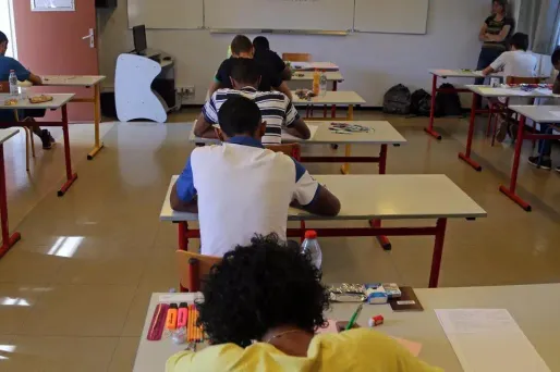 Un élève meurt en tombant du 4e étage dans un lycée parisien