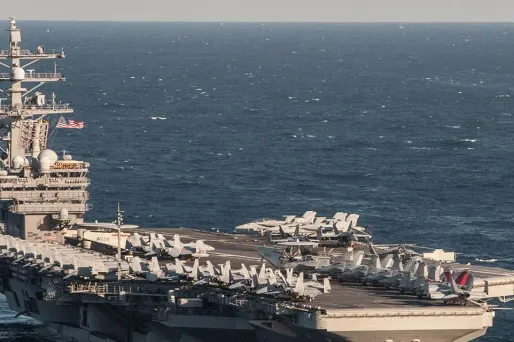 Navire américain (1280x640) 3RD CLASS NATHAN BURKE / US NAVY / AFP