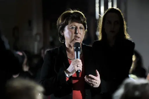 Aubry veut "sortir de la direction du PS"