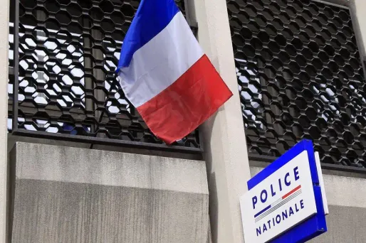 De la drogue a été découverte dans les faux-plafonds d'un commissariat parisien.