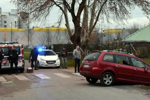 L'assaillant a foncé, vendredi, avec sa Peugeot 307 en direction de quatre militaires, qui ont répliqué par des tirs, devant la mosquée de Valence.