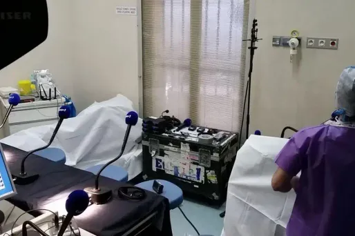 Le studio du Grand Direct de la Santé est installé dans le bloc opératoire