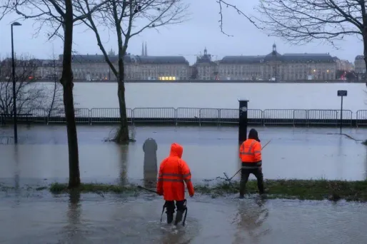 Bordeaux les pieds dans l'eau. Image d'illustration.