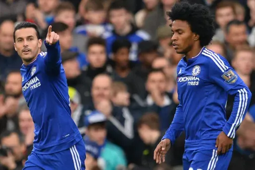 Pedro et Willian, deux des attaquants de Chelsea qui affronteront le PSG mardi soir.