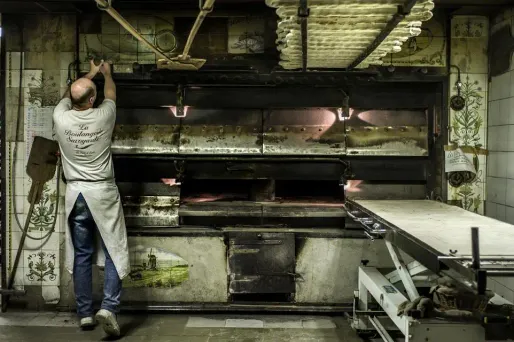 Michel se donne six mois pour former son nouvel apprenti, et de lui céder sa boulangerie pour un euro symbolique.