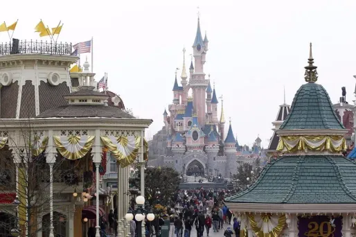 Homme arrêté à Disneyland Paris : un bracelet électronique pendant 6 mois