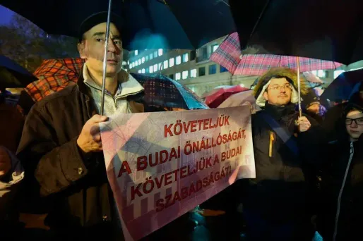 Plusieurs milliers de personnes ont manifesté mercredi contre les réformes éducatives du gouvernement conservateur hongrois.