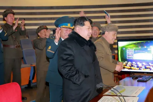 Kim Jong-Un et ses généraux se sont félicités dimanche de ce tir condamné par la communauté internationale