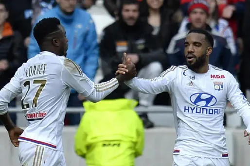 Maxwell Cornet et Alexandre Lacazette (Olympique Lyonnais)