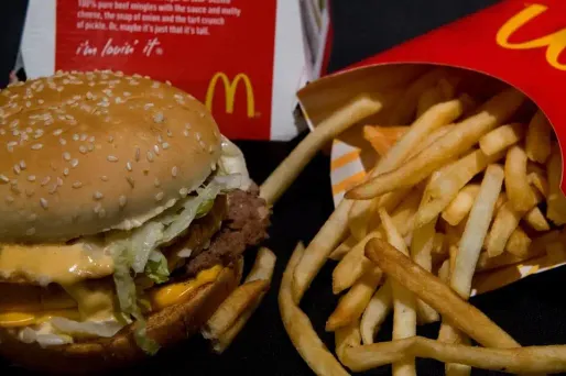 Le 1er février, neuf personnes ayant pris un repas dans l'établissement ont été victimes de troubles digestifs.