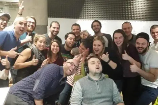 Pour son premier jour au travail, ce stagiaire s'endort... et fait le tour du web