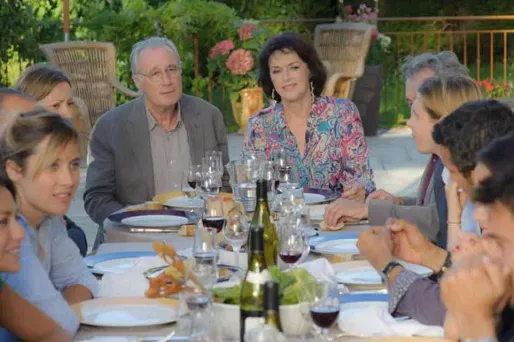 Bernard Le Coq et Anny Duperey dans "Une famille formidable"