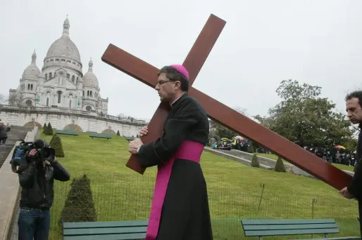 Pour Pâques, une procession annuelle a lieu au Sacré-Cœur, à Paris.