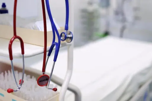 Les liens opaques entre médecins hospitaliers et laboratoires