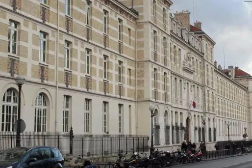 Un lycée parisien visé par les fausses alertes à la bombe
