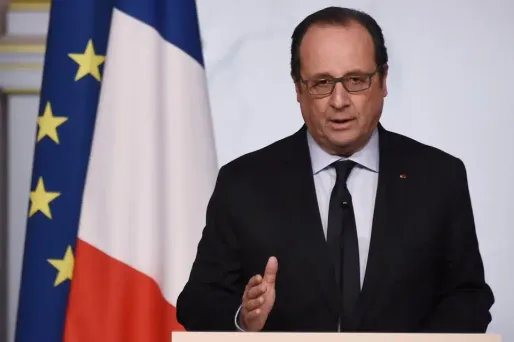 Pour François Hollande, Alain Decaux "a fait aimer l'histoire"