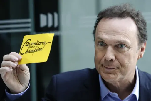 Évincé de Questions pour un champion, Julien Lepers se dit "très triste"