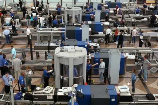 L'aéroport de Denver a été partiellement évacué mardi.