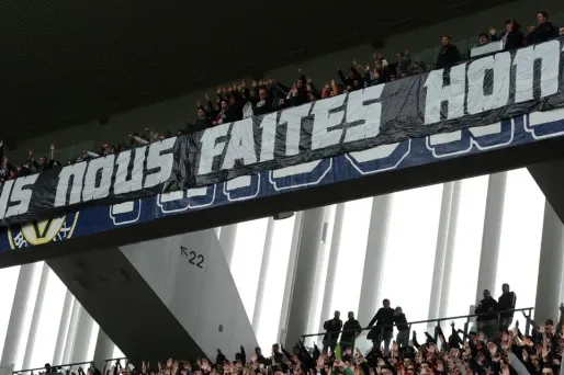 "Vous nous faîtes honte", ont écrit les supporters bordelais dimanche.