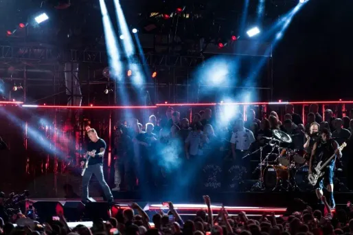 Plus de trente ans après sa création, Metallica continue de tourner à travers le monde.