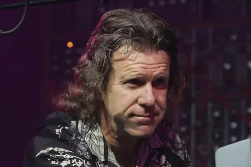 Keith Emerson avait été contraint d'arrêter sa tournée en 2010, en raison d'une grosseur anormale au colon.