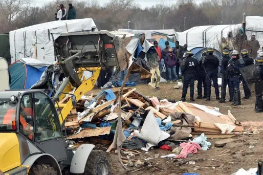 "Jungle" de Calais : les deux tiers de la zone sud démantelés