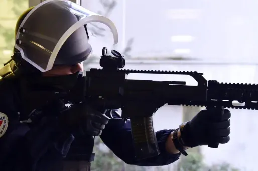 La BAC de Paris est désormais équipée de fusils d'assaut.