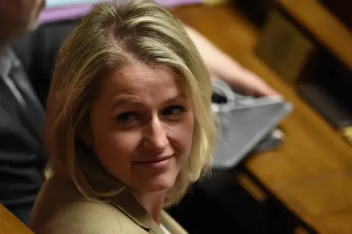 C'est désormais Barbara Pompili qui défend le projet de loi sur la biodiversité.