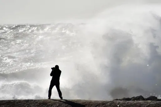 La force des rafales a baissé. Elles ne constituent plus un caractère aussi préoccupant que les jours précédents.