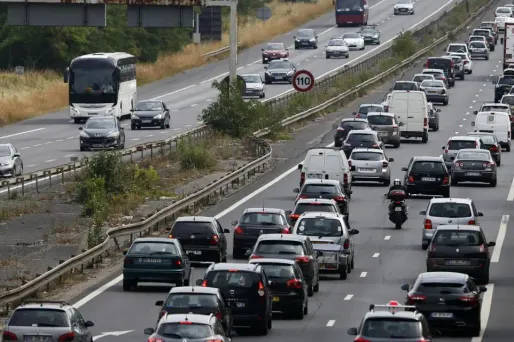 Un "grave carambolage" sur l'A13 entre un poids lourd et six véhicules