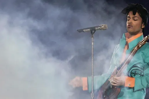 D17 bouleverse ses programmes et rend hommage au chanteur Prince.