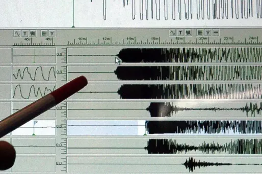 Selon le Réseau national de surveillance sismique, le tremblement de terre serait de magnitude 4.