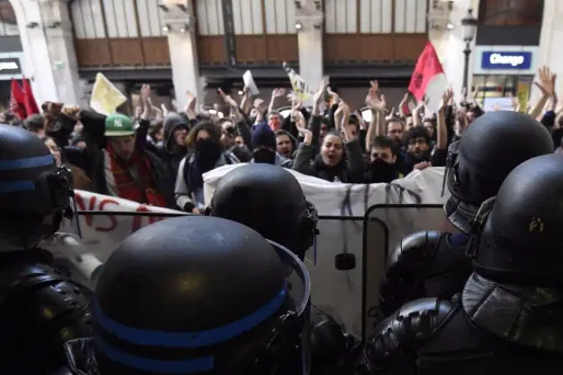 Loi Travail : les accès au Havre bloqués par des manifestants