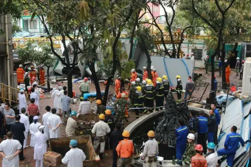 Chine : une grue s'effondre et tue 18 personnes