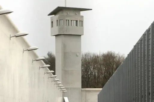 Loire : un prisonnier scotche du cannabis sur ses testicules