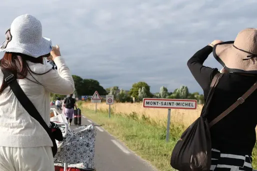 Touristes Mont-Saint-Michel