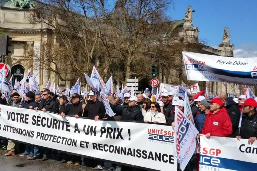 Entre 2.000 et 8.000 policiers ont manifesté à Paris, jeudi